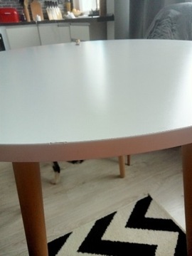 Stół w stylu skandynawskim 