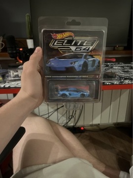 Hot wheels elite 64 LBWK LAMBORGHINI AVENTADOR