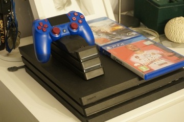 PlayStation 4 PRO 1TB + ładowarka + 2 gry + pad