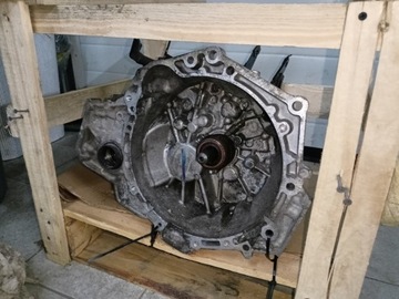 Skrzynia Biegów TOYOTA 33111-02050 OEM YARIS(_P13 