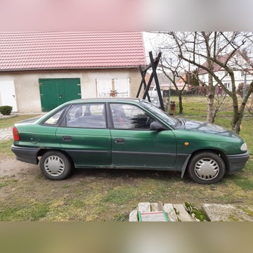 samochód Opel Astra