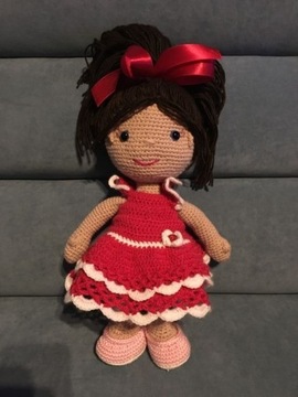 Laleczka w czerwonej sukience handmade AMIGURUMI