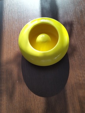 Żółta okrągła popielniczka z porcelany.Unikat