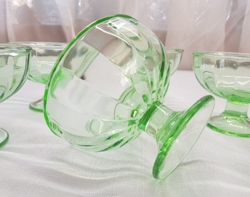 Pucharki, 6 sztuk, zielone szkło , Vintage