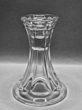Wyjątkowy szklany świecznik
