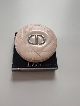 Rozświetlacz Dior Forever 01 nude glow