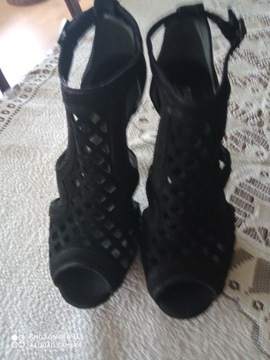 Sandały skorzane zamszowe, czarne, firmy Juma