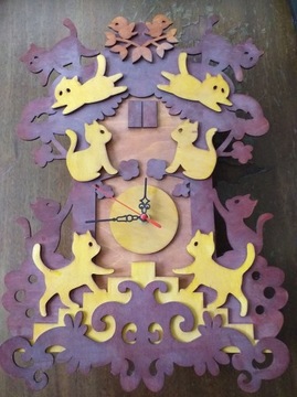 Zegar drewniany z motywem kotów