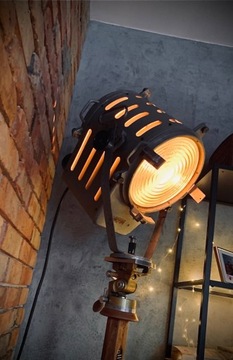 Lampa podłogowa stojąca na statywie Loft 