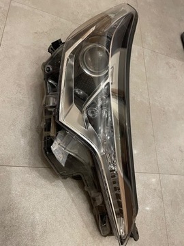 Reflektor lampa zwykła soczewka Toyota C-HR / igła