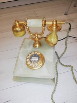 Stary telefon z Onyxu