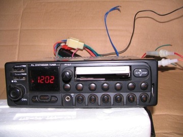 Radio magnetofon samochodowy