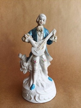 Figurka z porcelany, Grajek z mandoliną.