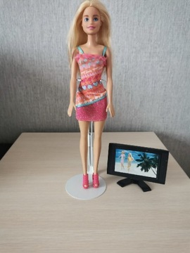 Lalka Barbie z telewizorkiem