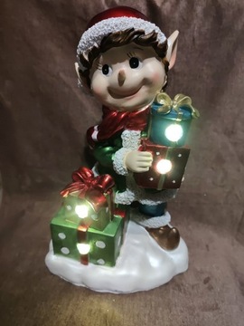 Figurka Elf świąteczny z prezentami 34 cm świecąca