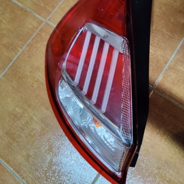 Ford Fiesta MK7 lampa tył LED