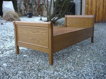 Pojedyncze łóżko dębowe drewniane PRL solidne