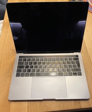 APPLE MacBook Pro 13.3" 8 GBRAM Intel i5 Touch Bar