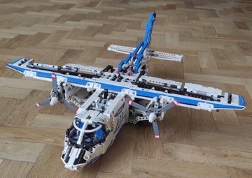 LEGO technic TRANSPORTOWIEC 42025