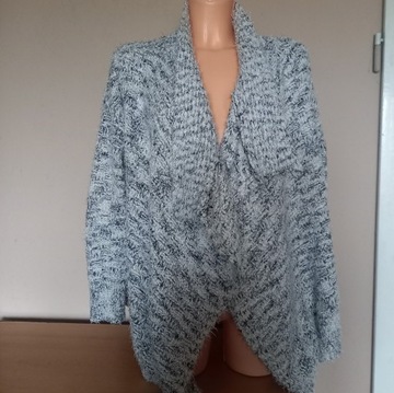 szary gruby sweter kardigan