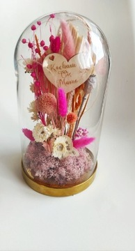 Szklana kopuła z suszonymi kwiatami 