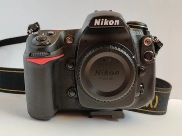 Nikon D300 + karty pamięci + dodatkowy akumulator