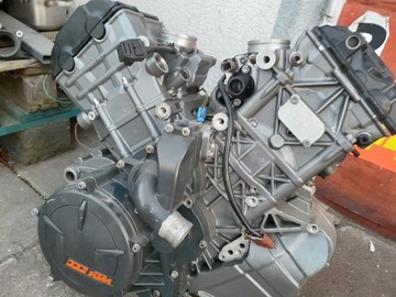 KTM RC8R silnik 2010