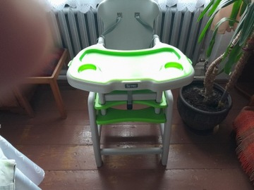 Krzesełko do karmienia dzieci.