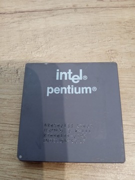 Procesor Intel Pentium 133Mhz Socket7 retro ok