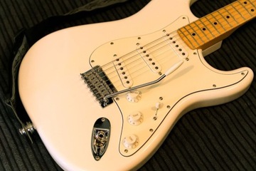 Gitara elektr. Fender Stratocaster Mexico + piec