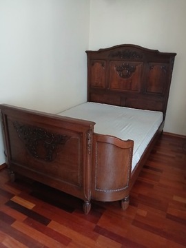 Łóżko Biedermeier z materacem pod wymiar 