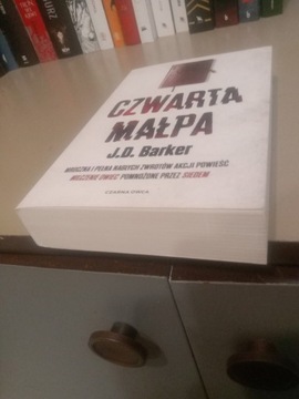 J. D. Barker - Czwarta małpa