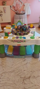 Fisher price pianinko skoczek.