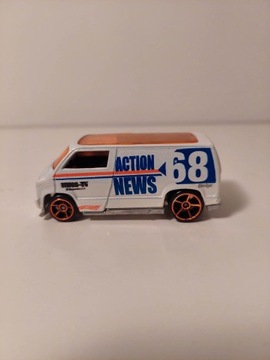 Hot Wheels custom `77 dodge van pojazd zabawka