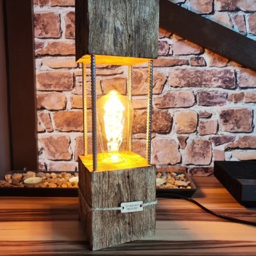 Lampa biurkowa z 60- cio letniej drewnianej belki 