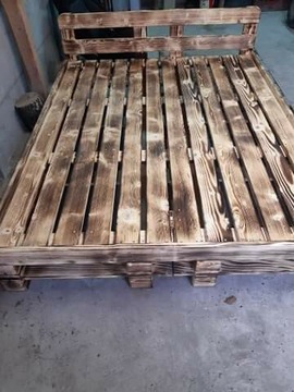 Łóżko z drewna 