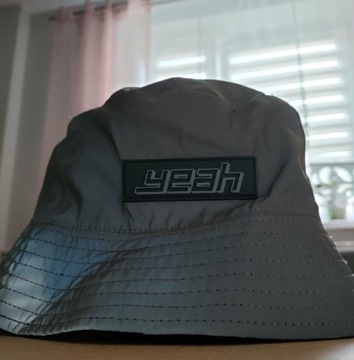 Kapelusz bucket hat "Yeah"