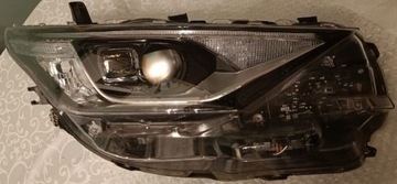 Toyota AURIS II lift E18 18 reflektor prawy