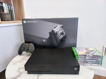 Xbox One X z zestawem gier