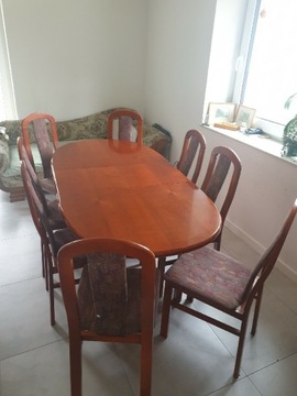 Stół drewniany plus 8 krzeseł 