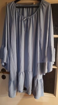 Niebieska tuniko sukienka z falbankami.