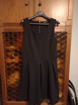 Czarna sukienka 42
