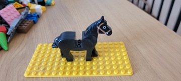 Lego czarny koń