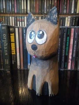 Kot drewniana rzeźba
