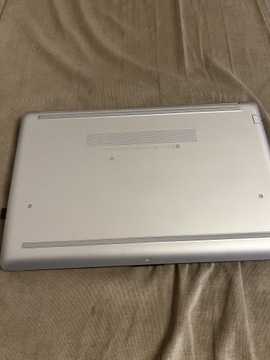 Laptop HP srebrny 