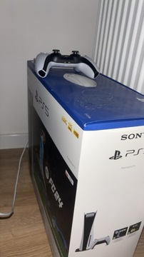 PlayStation 5 + FIFA 23 (razem z kontem)