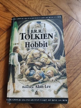 Hobbit - J.R.R Tolkien