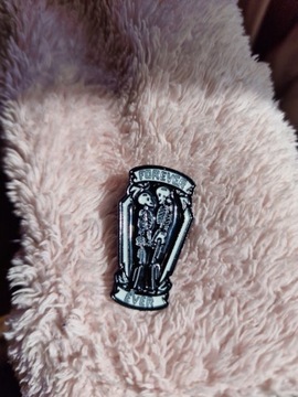 Przypinka pin pins wpinka broszka szkielet love