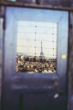 Fotografia z Paryża : Wieża Eiffla w odbiciu