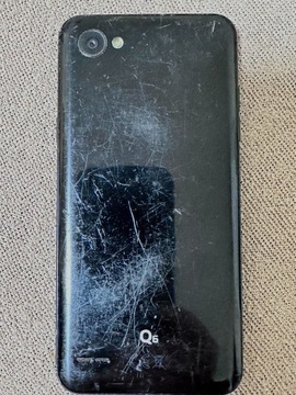 Smartfon LG Q6 3 GB / 32 GB 4G (LTE) czarny
